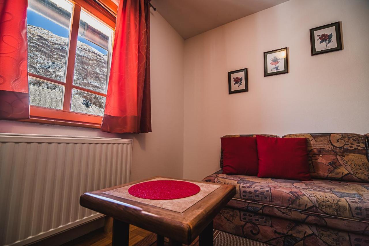 Apartments Rombon Klavdij With Free Onsite Parking Бовец Екстериор снимка