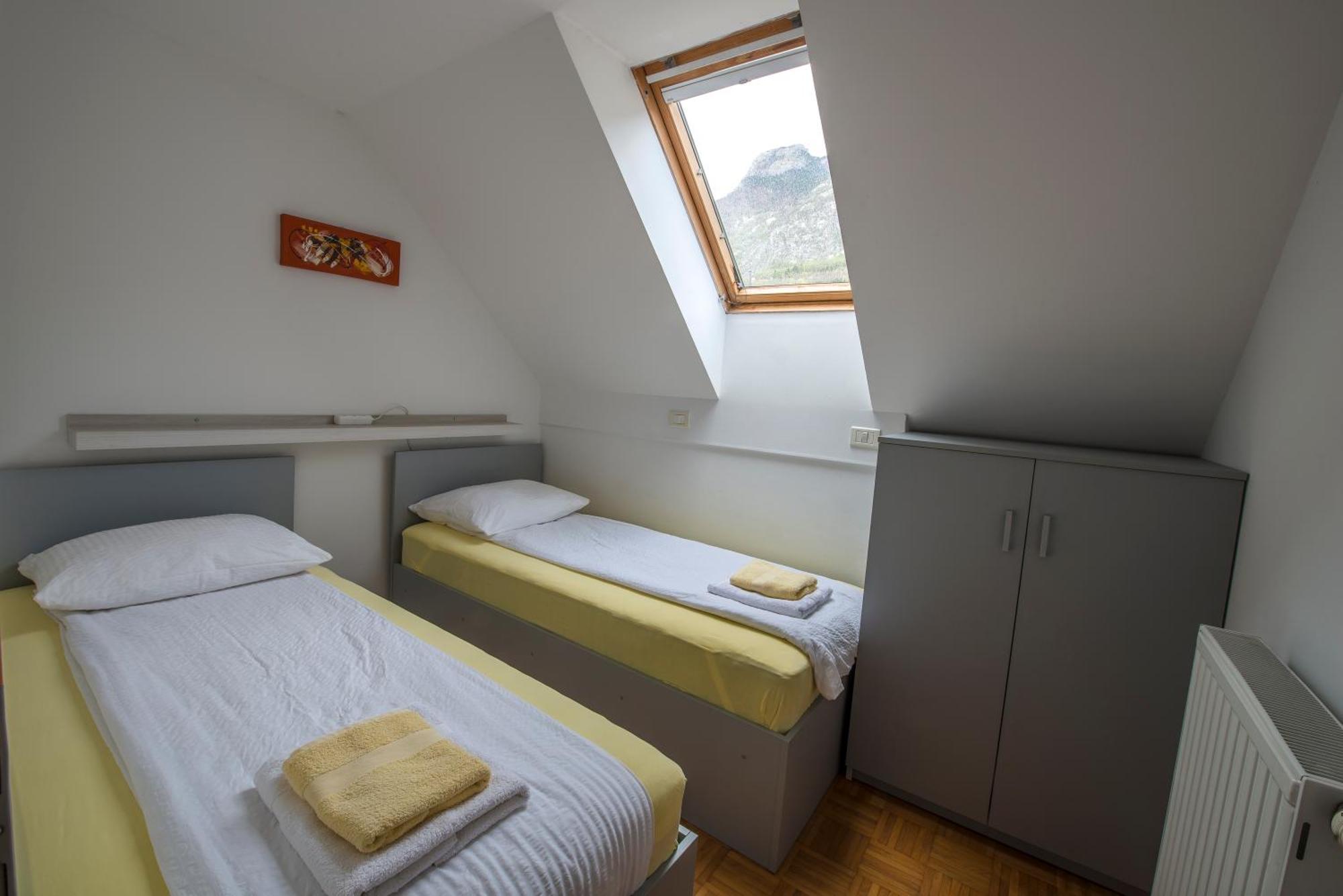 Apartments Rombon Klavdij With Free Onsite Parking Бовец Екстериор снимка